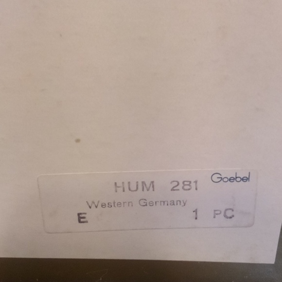 M.J. HUMMEL 1980 Anniversary Plate in bas-relief - Picture 3 of 3